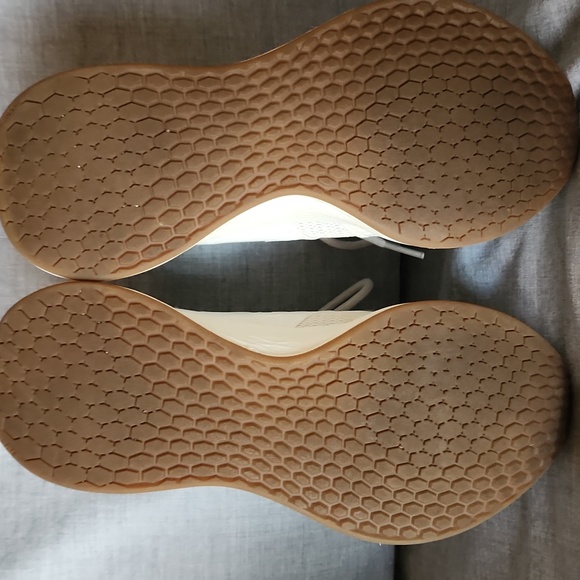 New Balance white womans tennis shoe size 7 - Picture 15 of 15